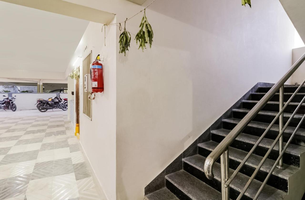 Oyo Victory Grand Hotell Tadepalle Eksteriør bilde